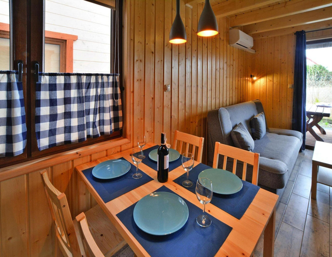 Dining 2, Holiday Home in Sianozety Near the Beach, Kołobrzeg