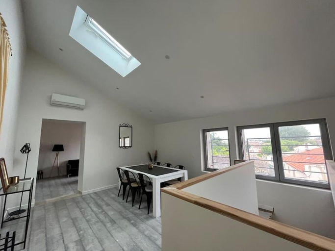 4, Orange Allure Flats, Vaucluse