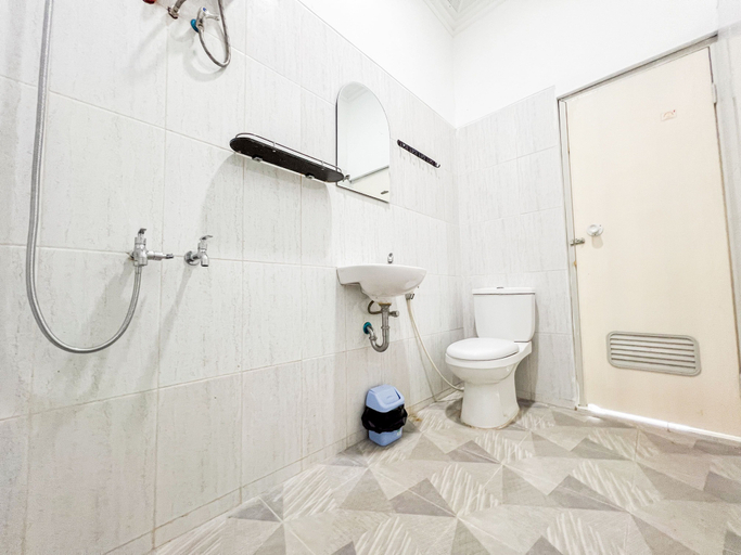 Bathroom 5, Griya Rejodani Homestay Jogja, Sleman
