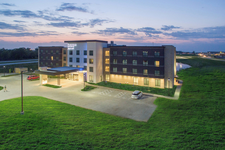 Exterior & Views