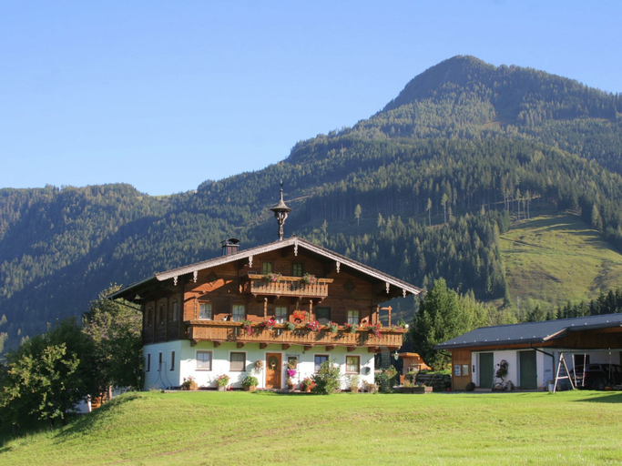 Exterior & Views 2, Cozy Apartment in Embach Austria near Ski Area, Zell am See