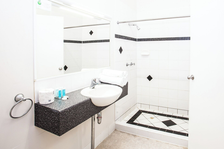 Bathroom 7