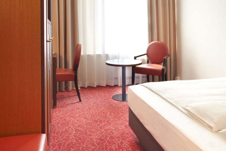 Bedroom 3, Hotel Hafen Hamburg, Hamburg