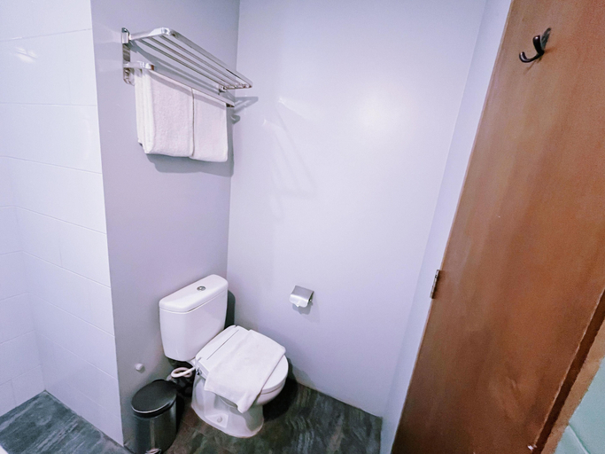 Bathroom 20