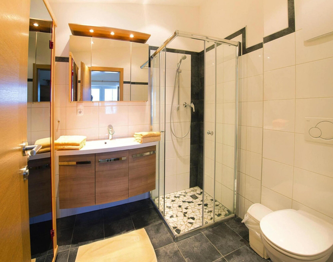Bathroom 2, Apartment in Kitzbuhel Alps With Wellness Area, Kufstein