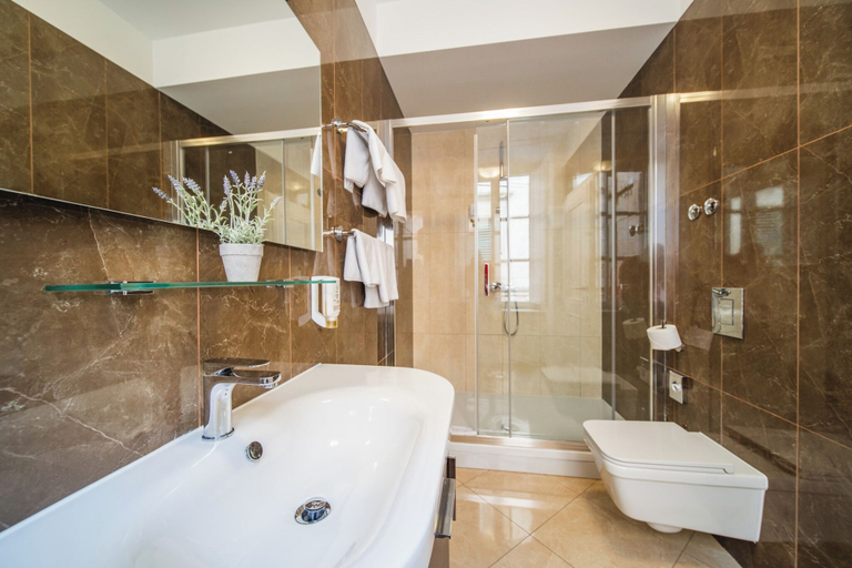 Bathroom 4, SUNce Palace Apartments with free offsite parking, Dubrovnik