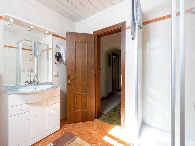 Bathroom 4, Apartment in Itter Near ski Slopes, Kitzbühel