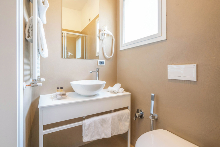 Bathroom 5, Park Hotel Serena, Rimini