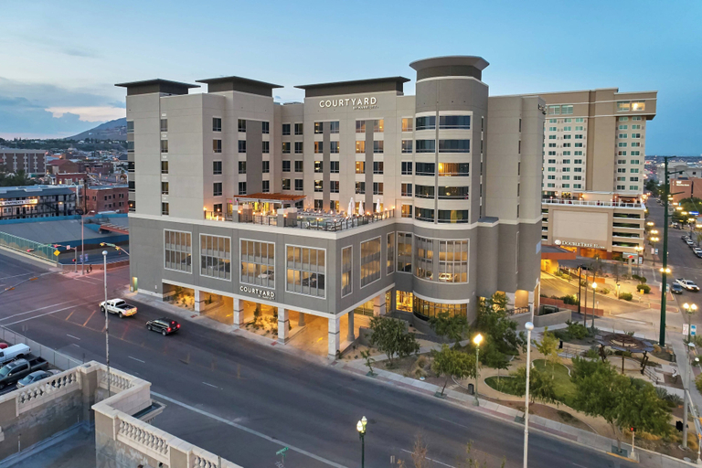 Exterior & Views