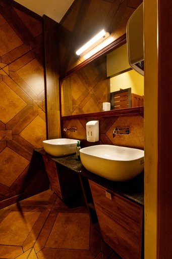 Bathroom 13