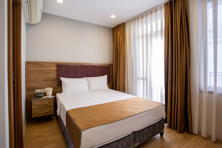 Bedroom 5, West Palace Hotel, Beyoğlu