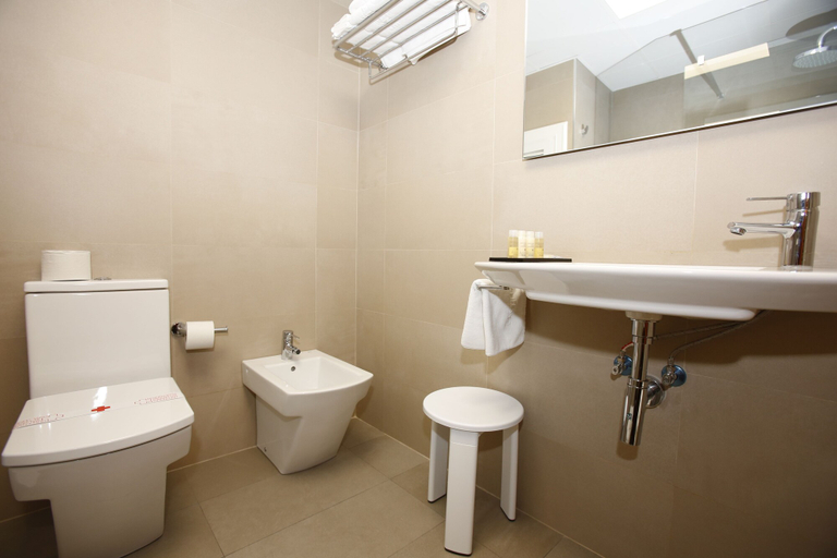 Bathroom 4, Hotel Castilla Alicante, Alicante