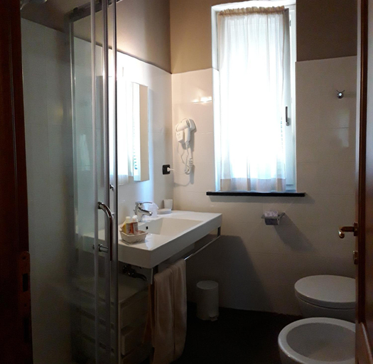 Bathroom 4, Sostio a Levante Guest House, La Spezia