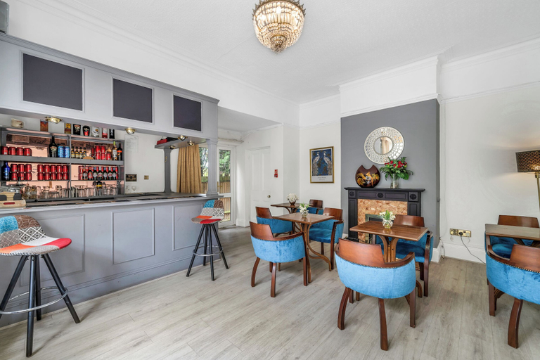 Food & Drinks 5, Dial House, Wokingham