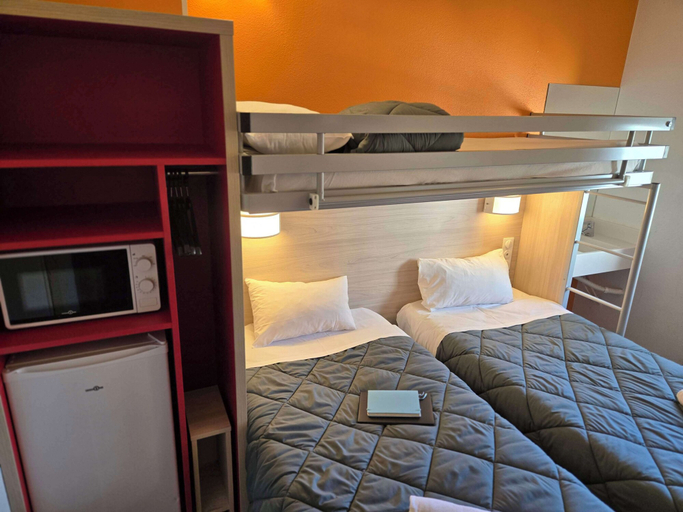Bedroom 4, Premiere Classe Lyon Beynost, Ain