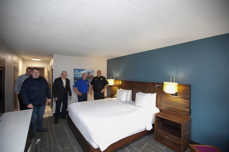 Bedroom 3, The Lux Hotel & Conference Center, an Ascend Collection Hotel, Seneca