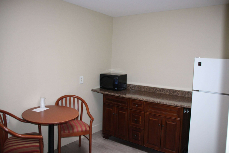 Others 5, Super 8 by Wyndham Campbellton NB, Restigouche