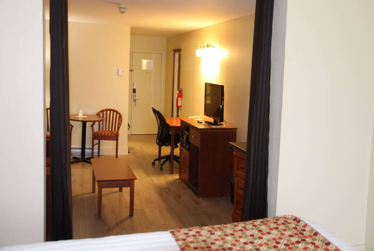 Bedroom 3, Super 8 by Wyndham Campbellton NB, Restigouche