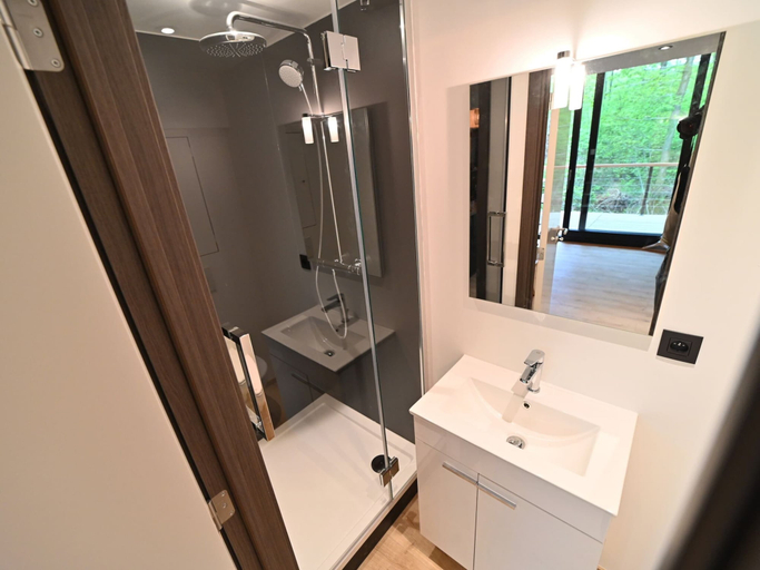 Bathroom, Lodge in Oignies Forest With Eco Design, Namur