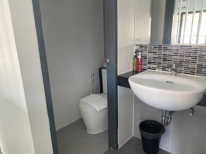 Bathroom 4, Panitar Haus Hotel, Muang Chon Buri