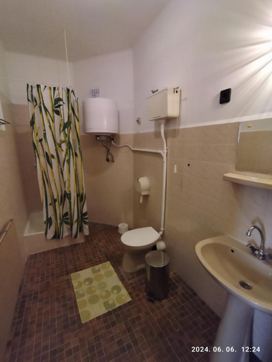 Bathroom 2, Start Panzio-Etterem, Hajdúszoboszló