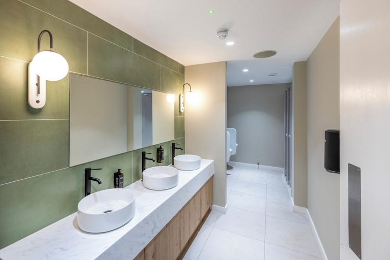 Bathroom 4, Mercure Manchester Norton Grange Hotel & Spa, Rochdale