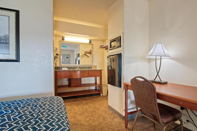 Others 5, Regency Inn & Suites, Bibb