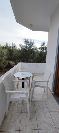 Others 2, Villa Shapa Ksamil, Sarandës