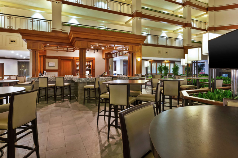 Food & Drinks 5, Hotel Auburn Hills, Oakland