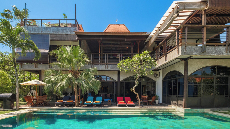 Exterior & Views