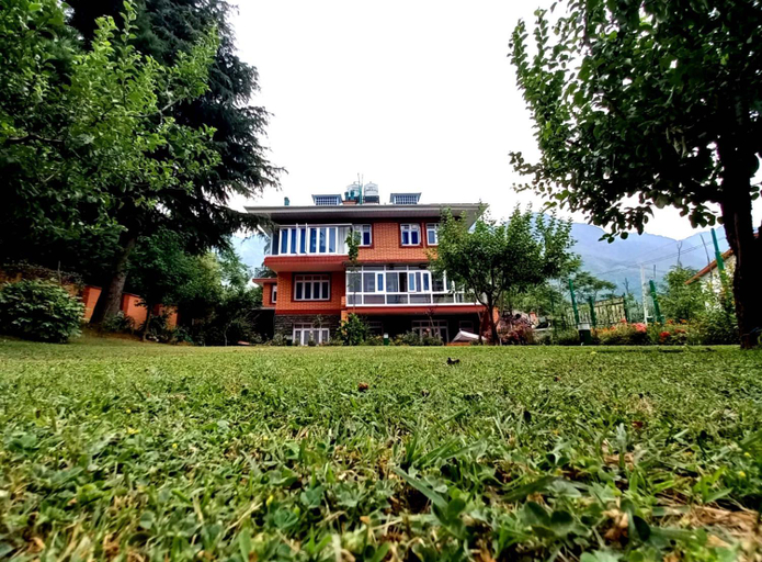 Exterior & Views