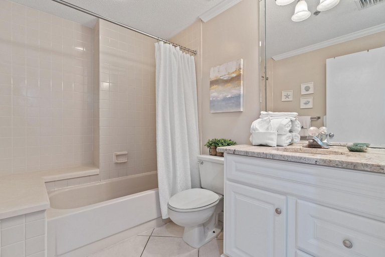 Bathroom 3, Seachase 905w, Baldwin