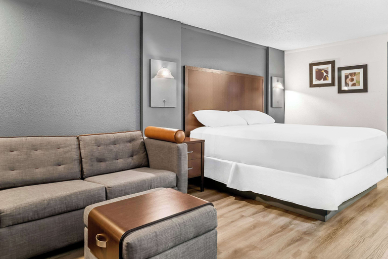 Bedroom 2, Rodeway Inn & Suites, Saginaw