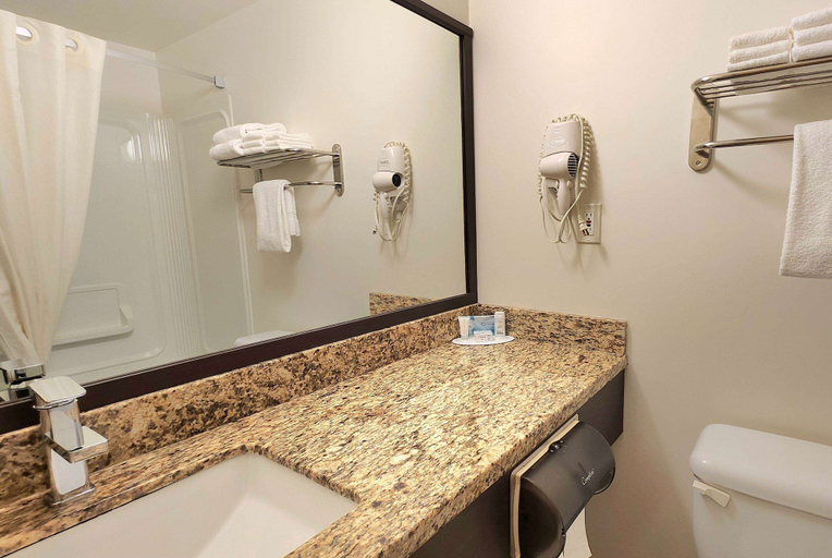 Bathroom 4, Super 8 by Wyndham Portage La Prairie MB, Division No. 9
