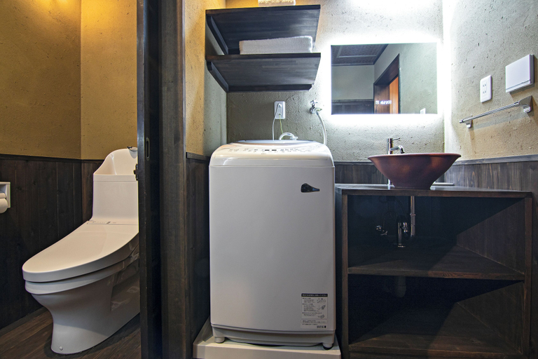 Bathroom 4, Mitsuda Kamigyo, Kyoto