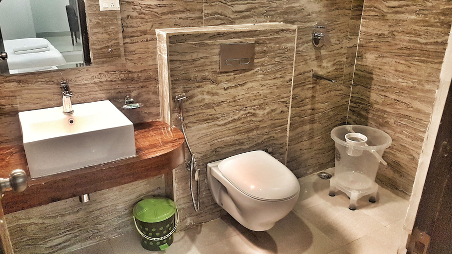 Bathroom 4, Hotel Delhi Aerocity, Delhi