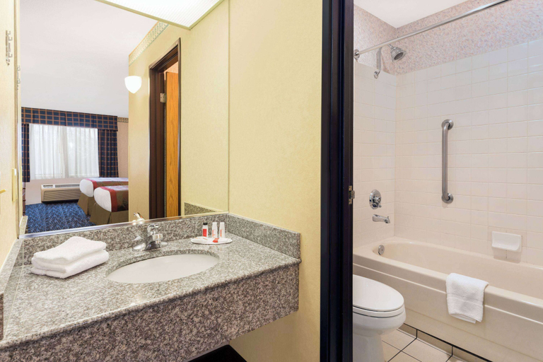 Bathroom 3, Ramada by Wyndham Kent Seattle Area, King
