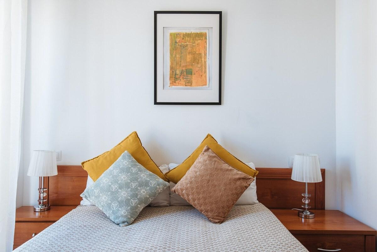 Others 4, Lovely Apartment at Santa Cruz 6 people Parking Op, Sevilla