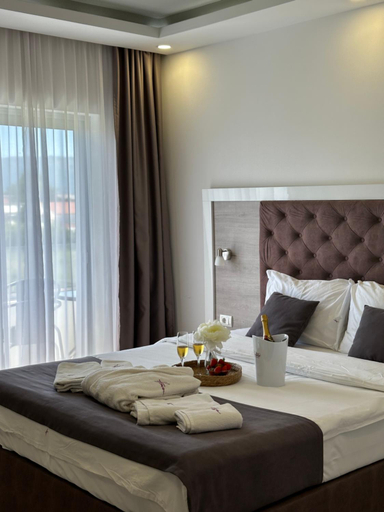 Others 5, Heaven Lux Ulcinj