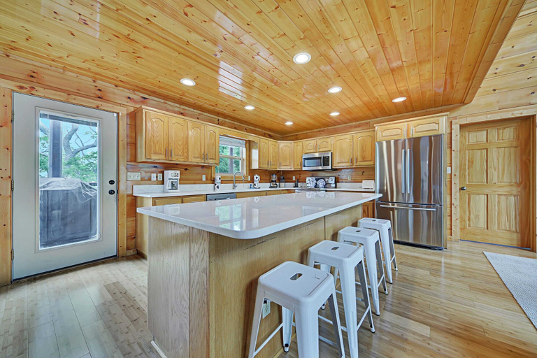Others 5, Wilderness Rush by Avantstay Hot Tub + Views, Sevier