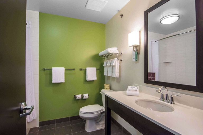 Bathroom 5, Sleep Inn Regina East, Division No. 6
