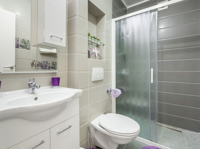 Bathroom 4, Sea-View Retreat, Kastel, Kaštela