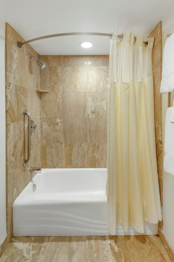Bathroom 3, Courtyard by Marriott in Portsmouth, Rockingham