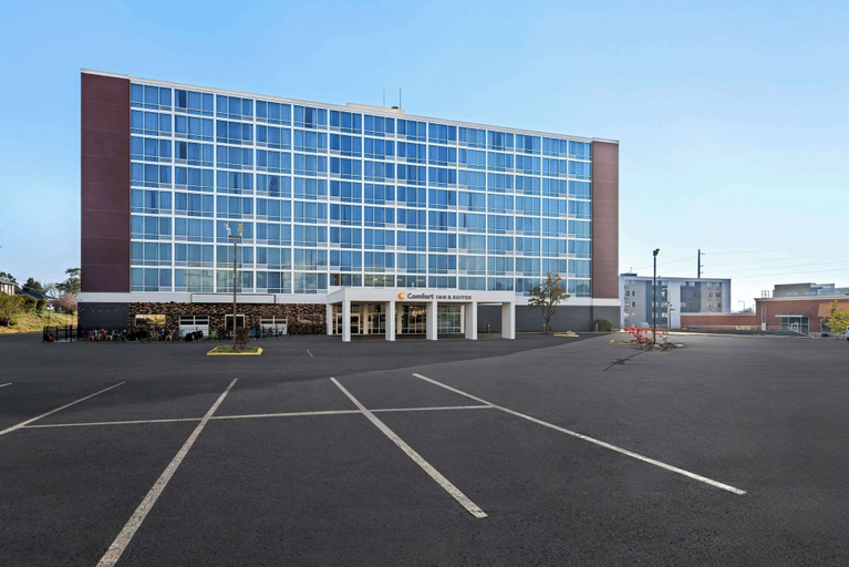 Exterior & Views 1, Comfort Inn & Suites Omaha Central, Douglas