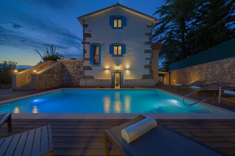 Sport & Beauty 2, Private Wellness Villa Ive Heated Pool & 2 Saunas, Pet Friendly, Krk