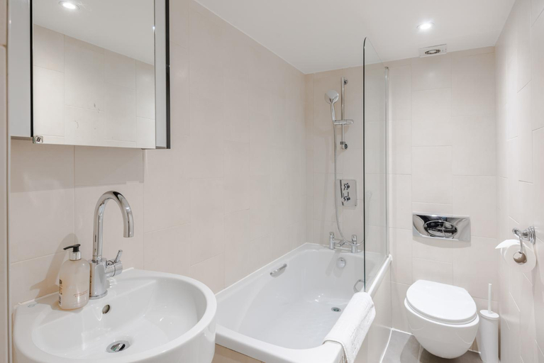Bathroom 3, Park view / Baker Street / Marylebone Apartments, London