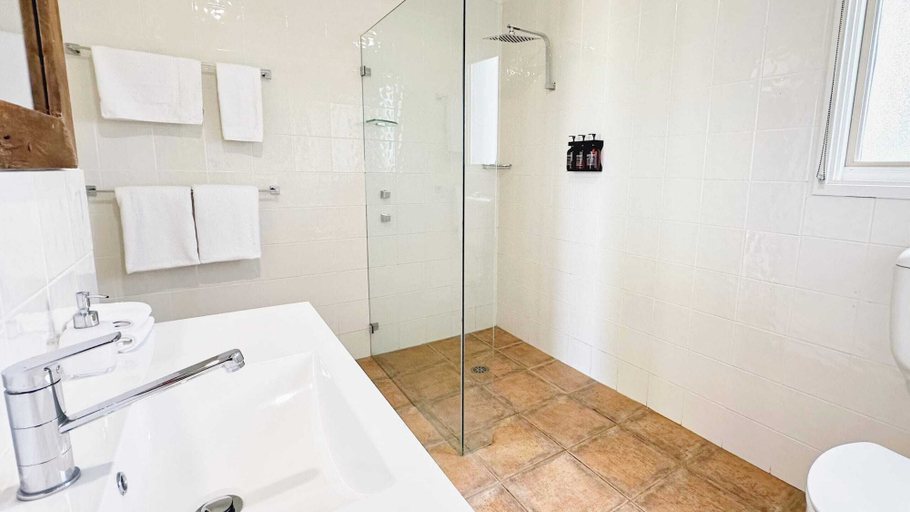 Bathroom 3, Grapevines Boutique Accommodation, Cessnock