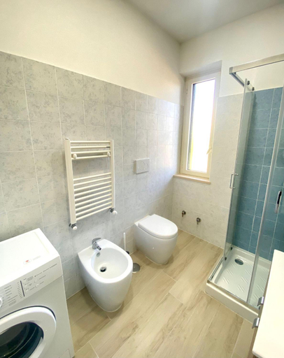 Bathroom 3, Piano di Mare, Salerno