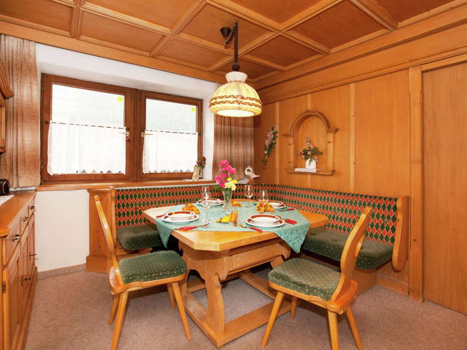 Others 4, Apartment in Pettneu Near St. Anton Ski Slopes, Landeck