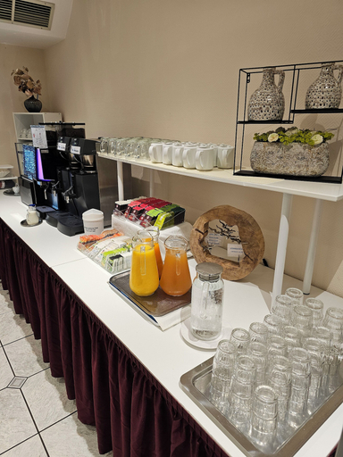 Food & Drinks